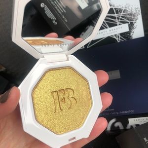 Fenty Beauty - Trophy Wife BNIB
